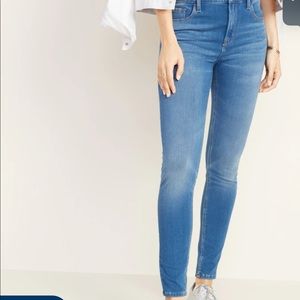 Never worn !! Old Navy Rockstar 24/7 Jeans